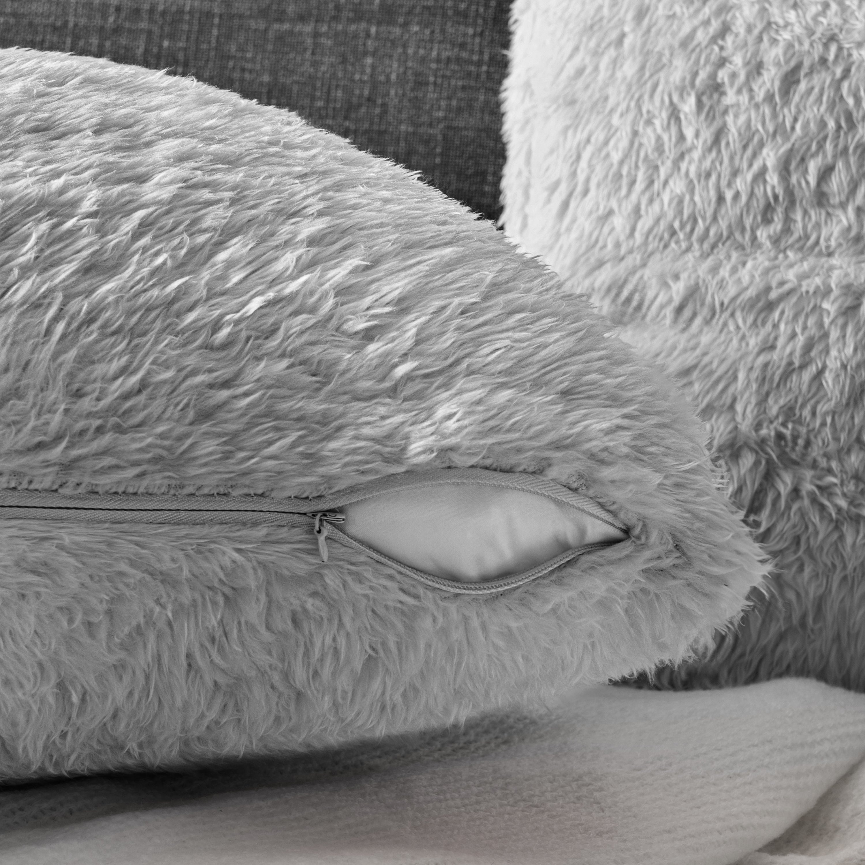 Throw Pillow Covers Set of 2 Sofa Decor Fuzzy Cushion Cases 2 Sizes with Zipper